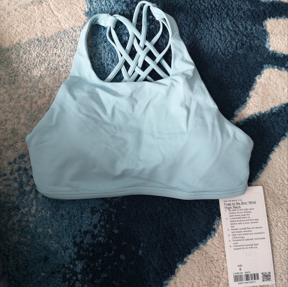 Lululemon Free to be bra
